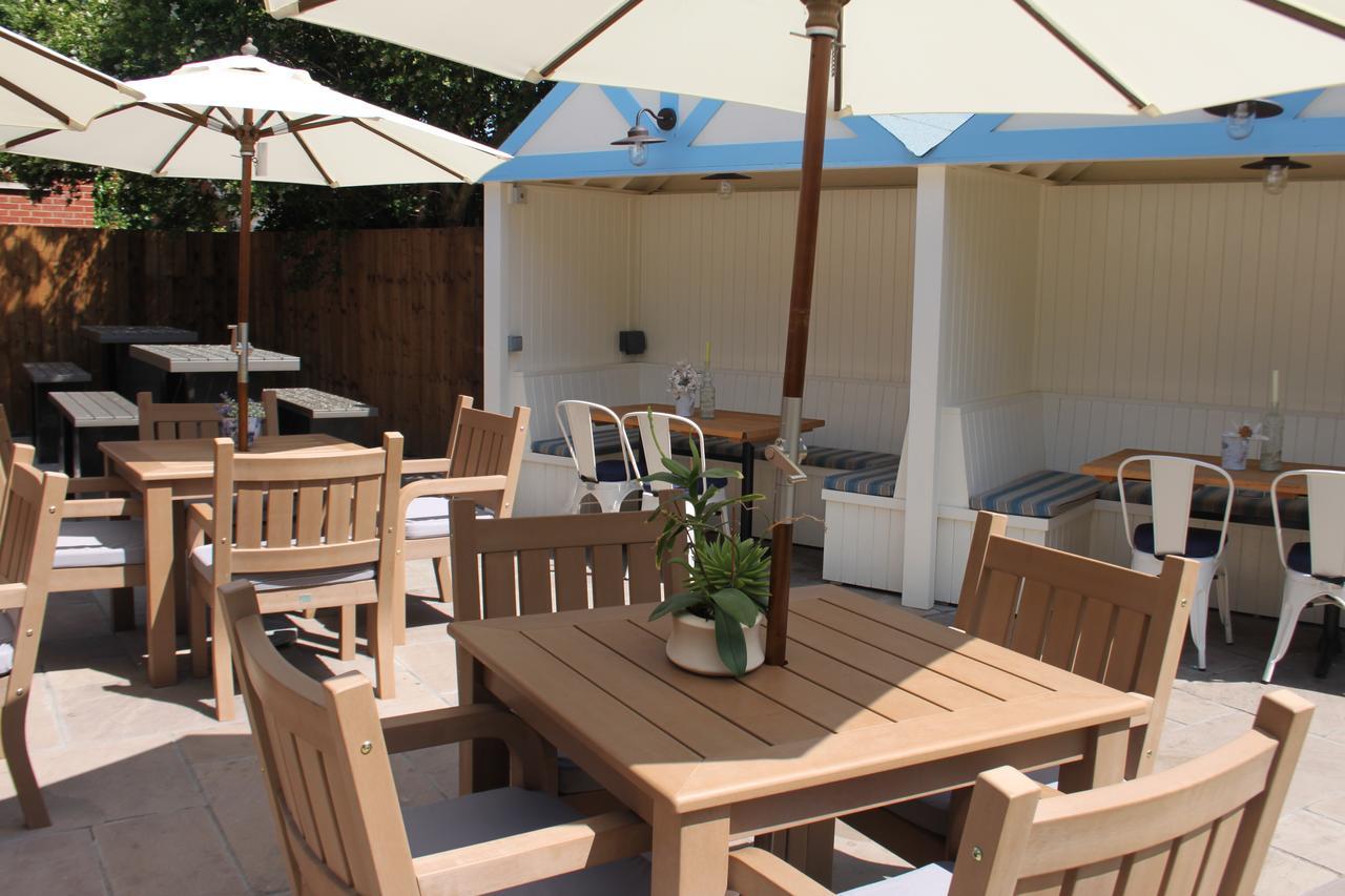 The Station Hotel West Byfleet Exterior photo