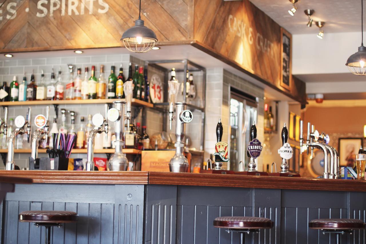 The Station Hotel West Byfleet Exterior photo